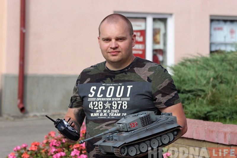 У цэнтры Гродна з'явілася новая забава - танкавы бой