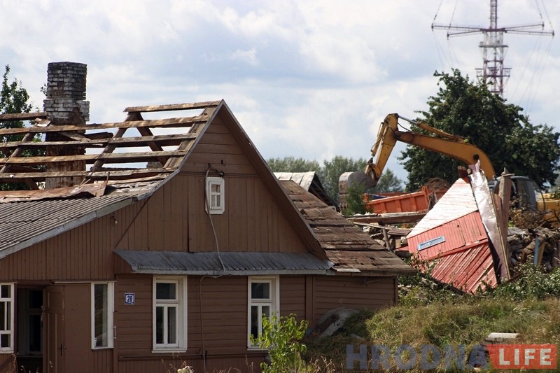 "Не будзе гэтых дамоў і не будзе "Белых рос"". На Дзевятоўцы зносяць апошнія дамы легендарнай вёскі "Не будзе гэтых дамоў і не будзе "Белых рос"". На Дзевятоўцы зносяць апошнія дамы легендарнай вёскі
