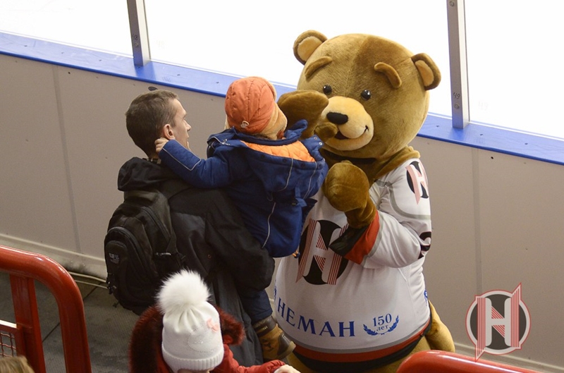 Калі праца - як гульня. Як гродзенец працуе маскотам футбольнага і хакейнага "Нёманаў"