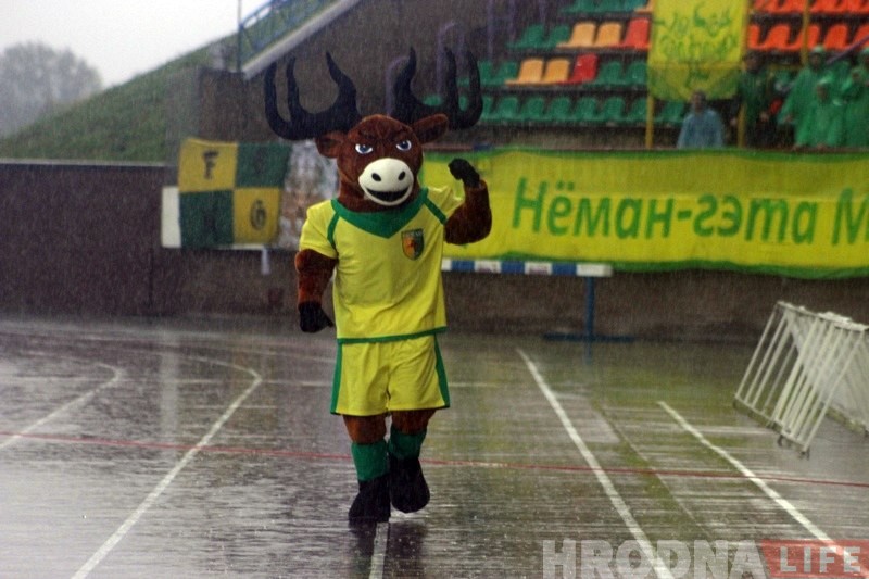 Калі праца - як гульня. Як гродзенец працуе маскотам футбольнага і хакейнага "Нёманаў"