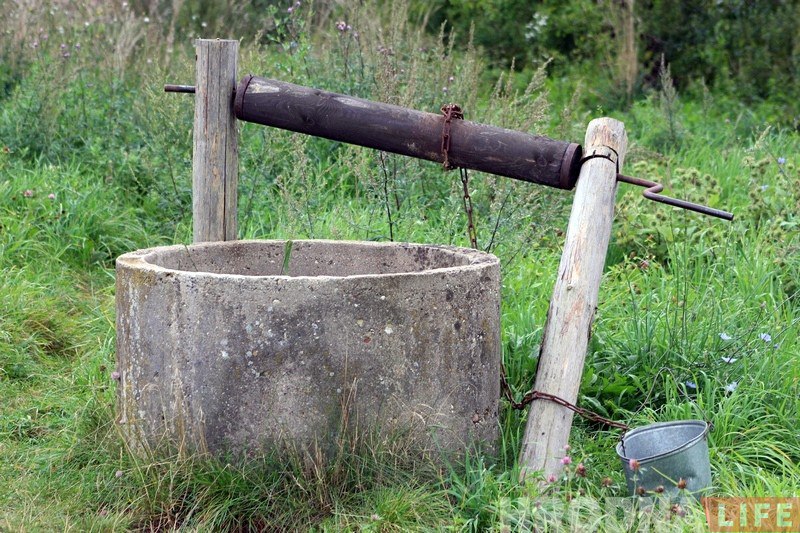 Гродзенцы б'юць трывогу: канструкцыя старога калодзежа ў памяць аб "Белых Росах" хутка паваліцца