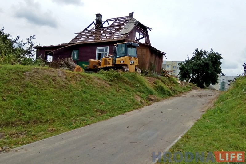 "Не будзе гэтых дамоў і не будзе "Белых рос"". На Дзевятоўцы зносяць апошнія дамы легендарнай вёскі "Не будзе гэтых дамоў і не будзе "Белых рос"". На Дзевятоўцы зносяць апошнія дамы легендарнай вёскі