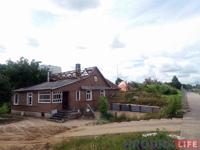 "Не будзе гэтых дамоў і не будзе "Белых рос"". На Дзевятоўцы зносяць апошнія дамы легендарнай вёскі