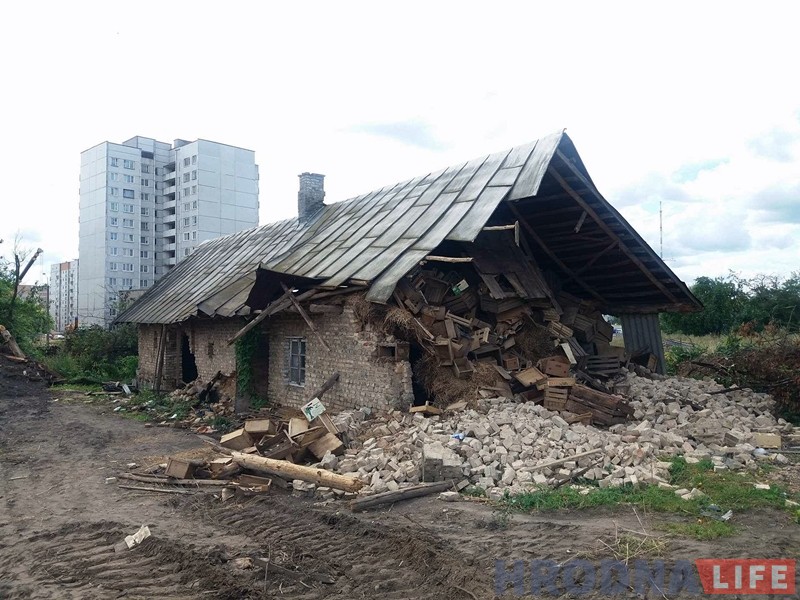 "Не будзе гэтых дамоў і не будзе "Белых рос"". На Дзевятоўцы зносяць апошнія дамы легендарнай вёскі "Не будзе гэтых дамоў і не будзе "Белых рос"". На Дзевятоўцы зносяць апошнія дамы легендарнай вёскі