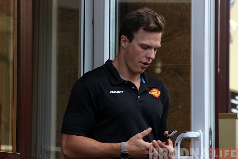 Ліга чэмпіёнаў: Хакеісты аўстрыйскай "Вены Кэпіталз" прыбылі ў Гродна Ліга чэмпіёнаў: Хакеісты аўстрыйскай "Вены Кэпіталз" прыбылі ў Гродна