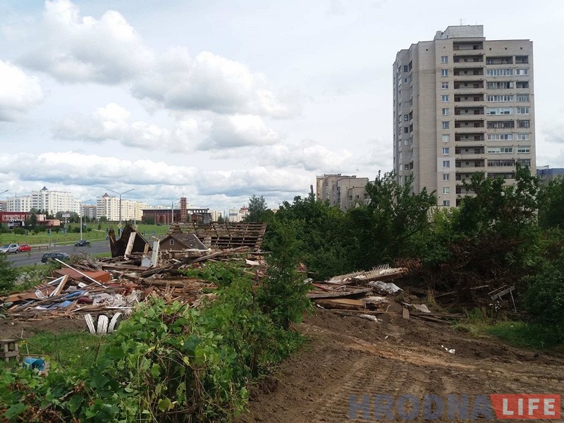 "Не будзе гэтых дамоў і не будзе "Белых рос"". На Дзевятоўцы зносяць апошнія дамы легендарнай вёскі "Не будзе гэтых дамоў і не будзе "Белых рос"". На Дзевятоўцы зносяць апошнія дамы легендарнай вёскі