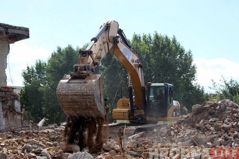 Былы гарбарны завод на Гарнавых пайшоў пад знос Былы гарбарны завод на Гарнавых пайшоў пад знос
