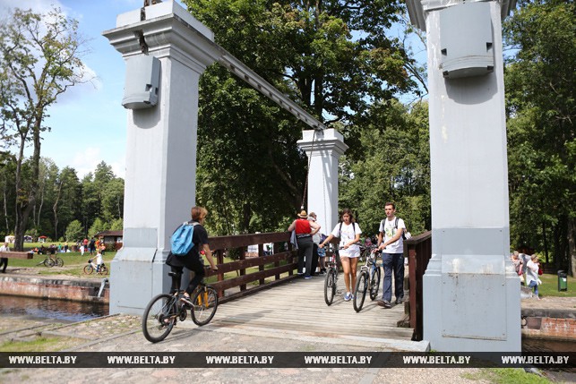 Міністры і дыпламаты сталі ўдзельнікамі велапрабегу па маляўнічых месцах Аўгустоўскага канала