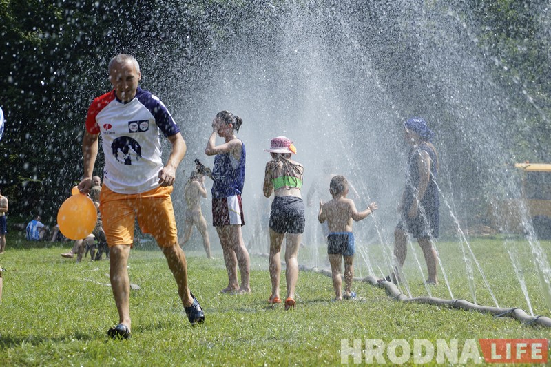 Забавы на Аўгустоўскім канале: мора радасці ў гразі на "Свяце мора" Забавы на Аўгустоўскім канале: мора радасці ў гразі на "Свяце мора"