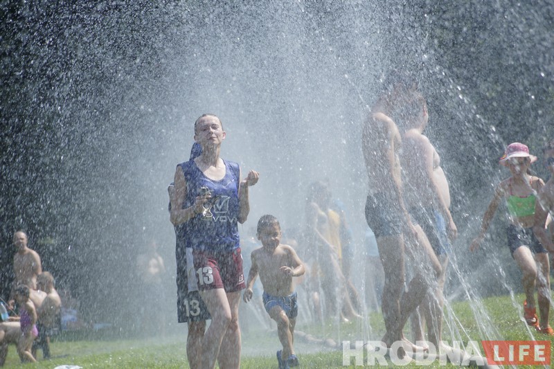 Забавы на Аўгустоўскім канале: мора радасці ў гразі на "Свяце мора"
