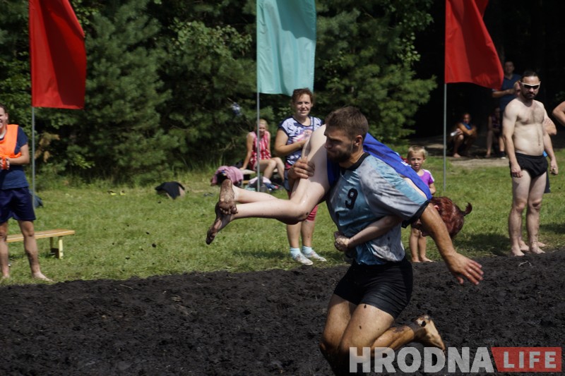 Забавы на Аўгустоўскім канале: мора радасці ў гразі на "Свяце мора" Забавы на Аўгустоўскім канале: мора радасці ў гразі на "Свяце мора"