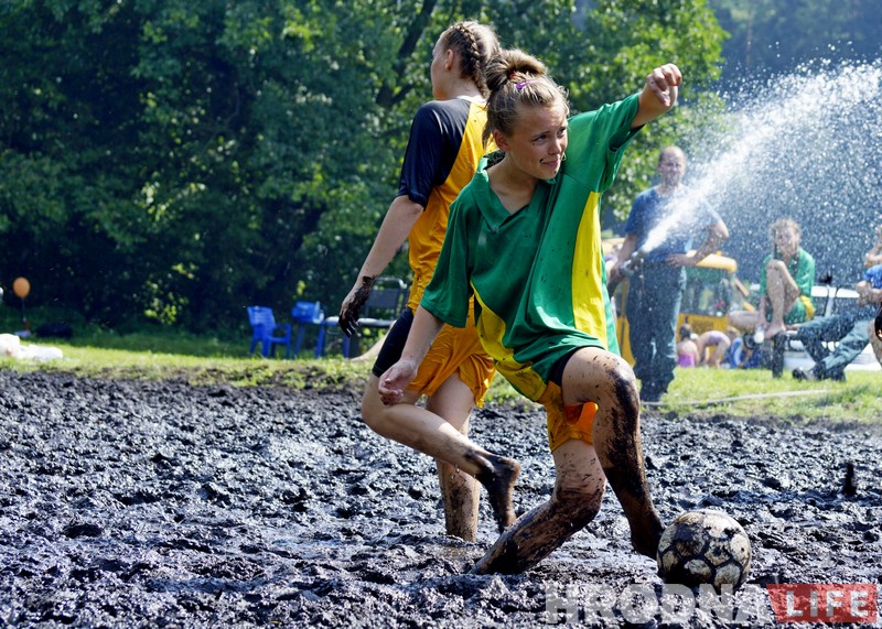 Забавы на Аўгустоўскім канале: мора радасці ў гразі на "Свяце мора"