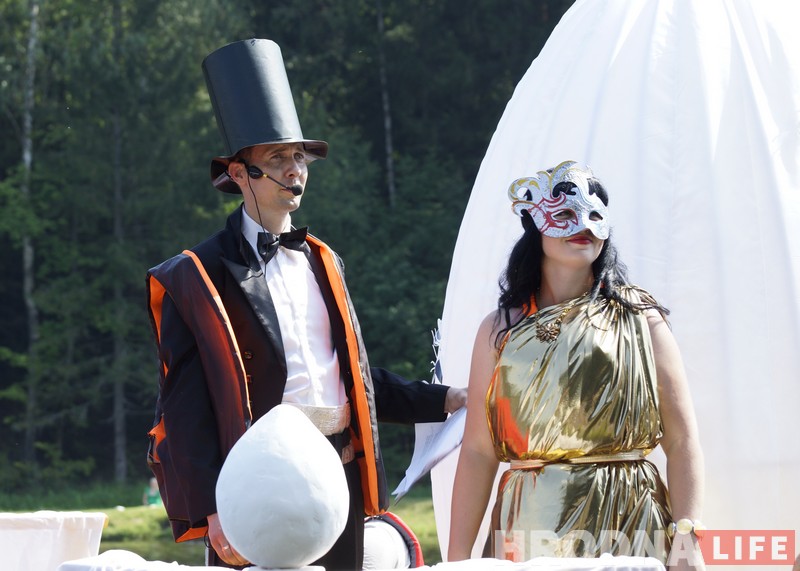 Баба Зося, Верка Сярдзючка і Сальвадор Далі праплылі на чым папала. Аўгустоўскі канал адзначыў свята мора