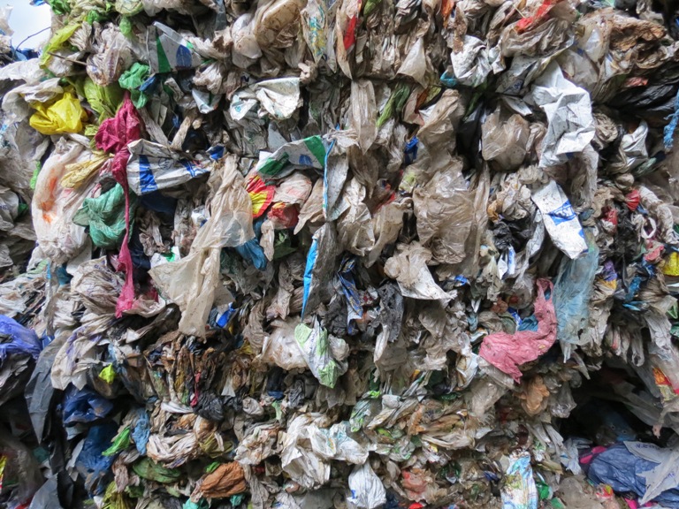 Тротуары из использованных пакетов появятся в Гродно