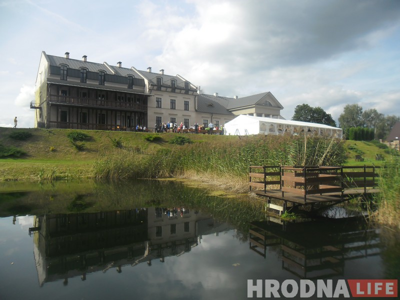 Сядзібу ў Радзівілках адкрылі пасля 6 гадоў рэканструкцыі. Згадваем гісторыю маёнтка ад Пуціўлянскіх да Барташэвічаў