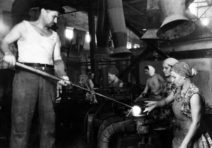 Гісторыя, празрыстая як шкло. 10 фактаў пра Гродзенскі шклозавод, якіх вы не ведалі