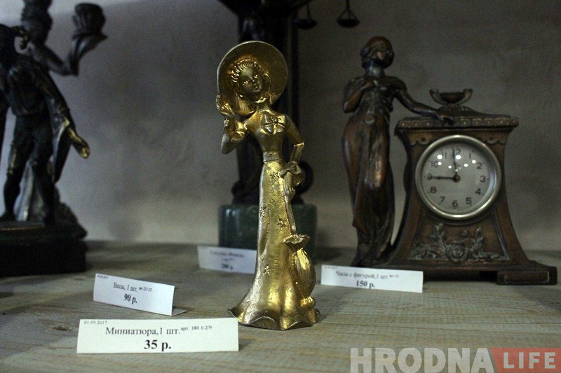 "В этих вещах есть шарм". Молодые гродненцы открыли магазин винтажных и старых вещей