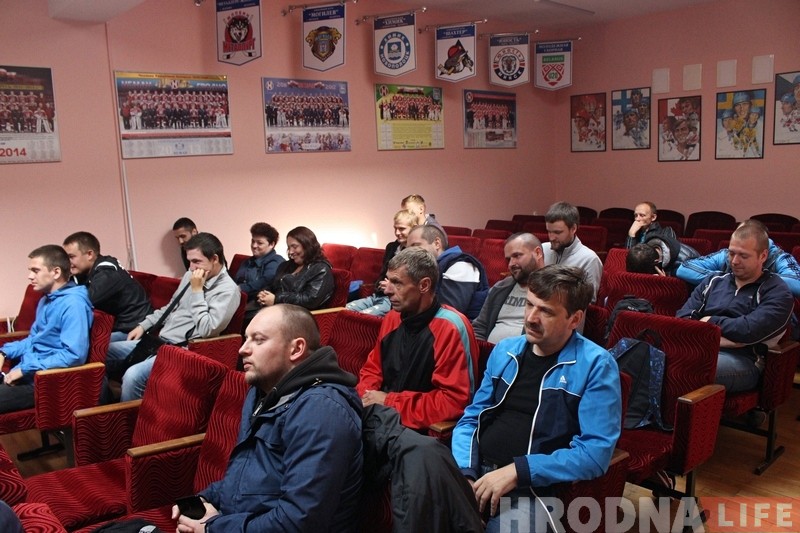 "Хочам бачыць такі Лядовы, як на матчах Лігі чэмпіёнаў". Хакейны "Нёман" сустрэўся з заўзятарамі