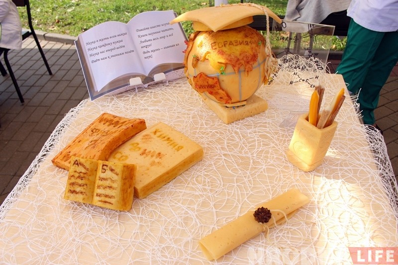 Фестываль сыру прайшоў на Савецкай плошчы ў Гродне Фестываль сыру прайшоў на Савецкай плошчы ў Гродне