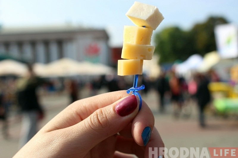 Фестываль сыру прайшоў на Савецкай плошчы ў Гродне Фестываль сыру прайшоў на Савецкай плошчы ў Гродне