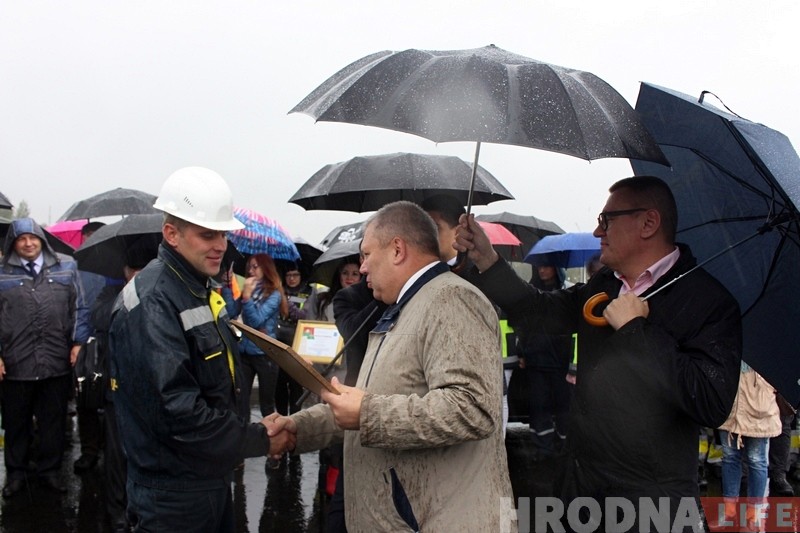 Новая магістраль, АЗС, амбулаторыя і жылы дом. Напярэдадні дня горада ў Гродне адкрылі новыя аб'екты Новая магістраль, АЗС, амбулаторыя і жылы дом. Напярэдадні дня горада ў Гродне адкрылі новыя аб'екты