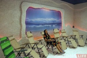 Адчуй сябе ля мора: у цэнтры Гродна адкрылася першая прыватная саляная пячора