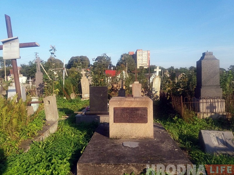 На гродзенскіх Фарных могілках знік крыж з магілы роднага брата Элізы Ажэшкі На гродзенскіх Фарных могілках знік крыж з магілы роднага брата Элізы Ажэшкі