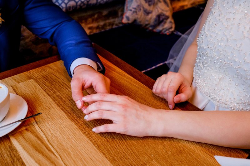 Платье от AliExpress и танцплощадка под открытым небом. Как сэкономить на собственной свадьбе