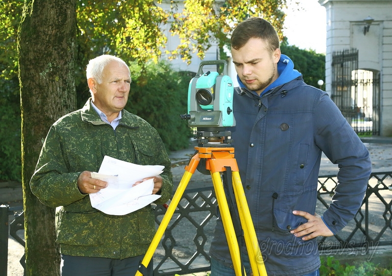 У стен Старого замка начались подготовительные работы к реставрации