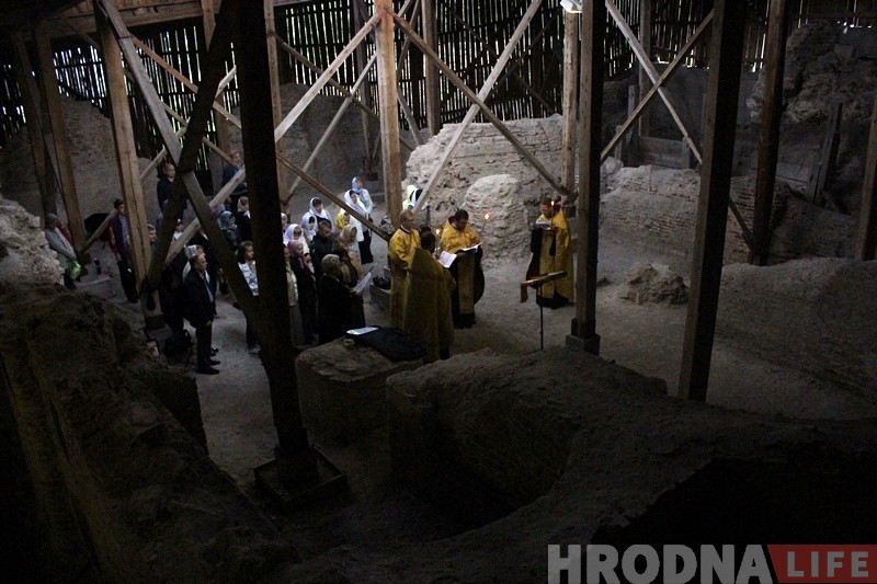 Гродзенскiя святары ўпершыню чыталі акафіст Францішка Скарыны на руінах Ніжняй царквы Гродзенскiя святары ўпершыню чыталі акафіст Францішка Скарыны на руінах Ніжняй царквы