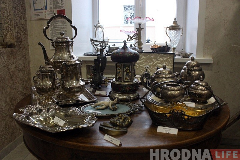 "В этих вещах есть шарм". Молодые гродненцы открыли магазин винтажных и старых вещей