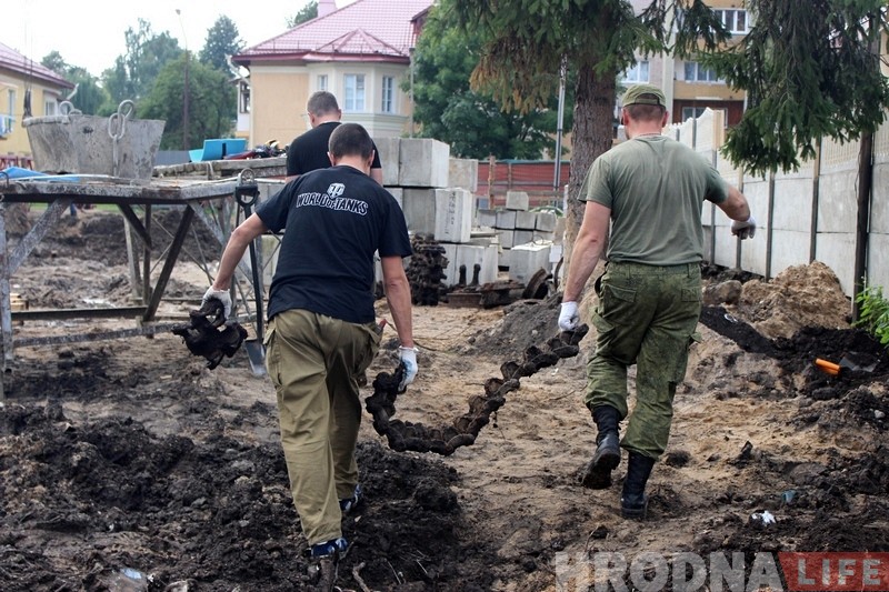 У Гродна прыехалі прадстаўнікі "Лініі Сталіна": спадзяюцца на новыя знаходкі У Гродна прыехалі прадстаўнікі "Лініі Сталіна": спадзяюцца на новыя знаходкі