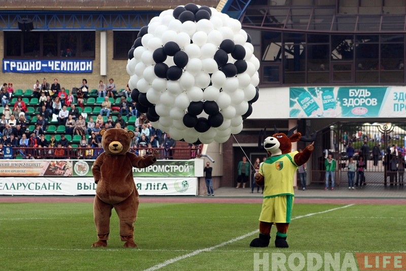 Зоркі эстрады ў Гродне згулялі ўнічыю з камандай Мечыслава Гоя Зоркі эстрады ў Гродне згулялі ўнічыю з камандай Мечыслава Гоя