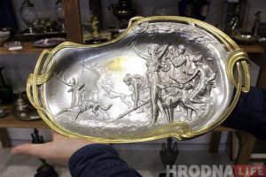 "У гэтых рэчах ёсць шарм". Маладыя гродзенцы адкрылі краму вінтажных і старых рэчаў