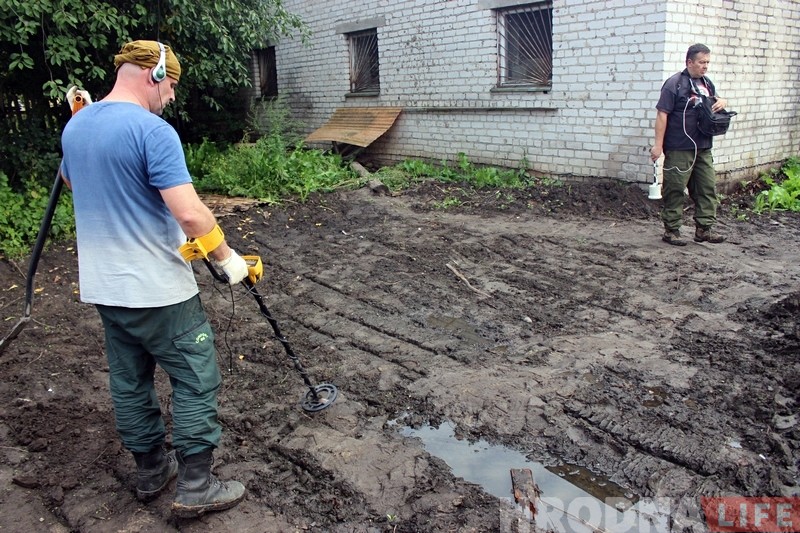У Гродна прыехалі прадстаўнікі "Лініі Сталіна": спадзяюцца на новыя знаходкі У Гродна прыехалі прадстаўнікі "Лініі Сталіна": спадзяюцца на новыя знаходкі