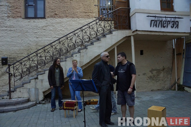 Дзянісаў спяваў Чобата, а Чобат чытаў Мілаша. У Гродне прайшла прэзентацыя “Кароткай гісторыі Беларусі”