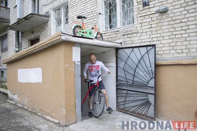 Тандем, пени-фартинг и уницикл. В гродненском веламагазине делают необычные велосипеды