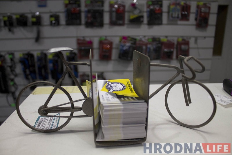 Тандем, пени-фартинг и уницикл. В гродненском веламагазине делают необычные велосипеды