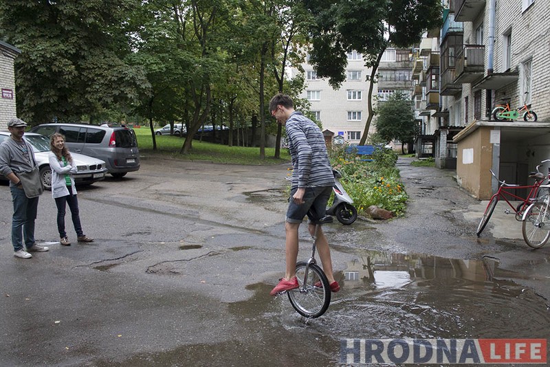 Тандем, пени-фартинг и уницикл. В гродненском веламагазине делают необычные велосипеды