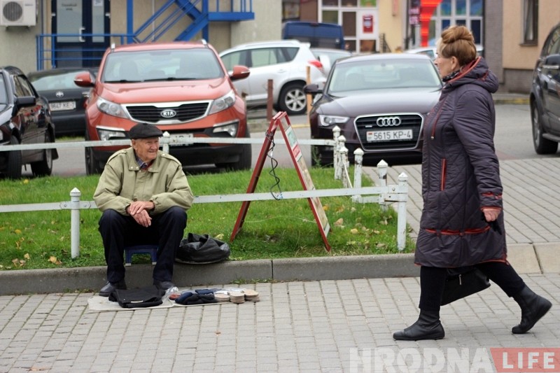 Пенсіянеры са Скідзельскага рынку: «Будзе нармальная пенсія - ніхто не будзе нелегальна гандляваць»