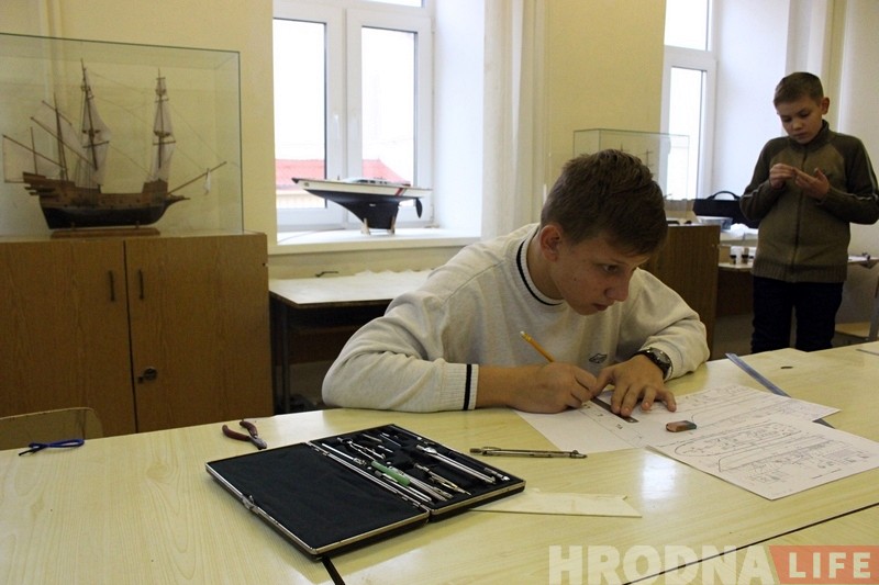 Ад гродзенскіх віцін да вялікіх паруснікаў: як у Гродне энтузіясты працягваюць ствараць копіі караблёў