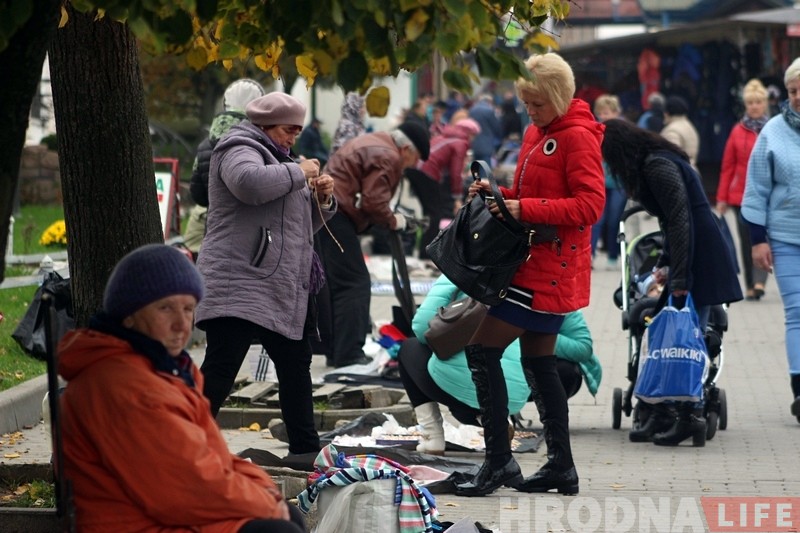 Пенсіянеры са Скідзельскага рынку: «Будзе нармальная пенсія - ніхто не будзе нелегальна гандляваць»