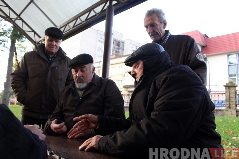 “Рыба” ўжо не крычым". Як у Гродне з савецкага часу гуляюць у даміно ў парку “Рыба” ўжо не крычым". Як у Гродне з савецкага часу гуляюць у даміно ў парку