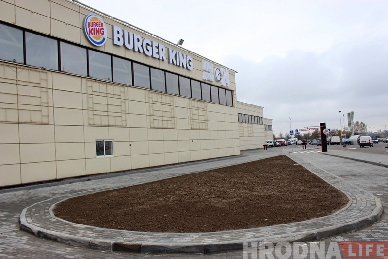 На Касманаўтаў адкрылі Burger King, але кіроўцаў пакуль не абслугоўваюць На Касманаўтаў адкрылі Burger King, але кіроўцаў пакуль не абслугоўваюць