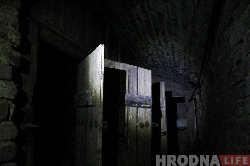 Незвычайная знаходка ў гродзенскіх падзямеллях: яўрэйская мацэва ляжала ў закінутым падвале Незвычайная знаходка ў гродзенскіх падзямеллях: яўрэйская мацэва ляжала ў закінутым падвале