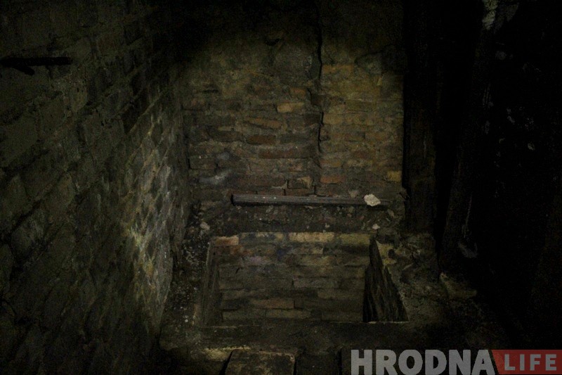 Незвычайная знаходка ў гродзенскіх падзямеллях: яўрэйская мацэва ляжала ў закінутым падвале Незвычайная знаходка ў гродзенскіх падзямеллях: яўрэйская мацэва ляжала ў закінутым падвале