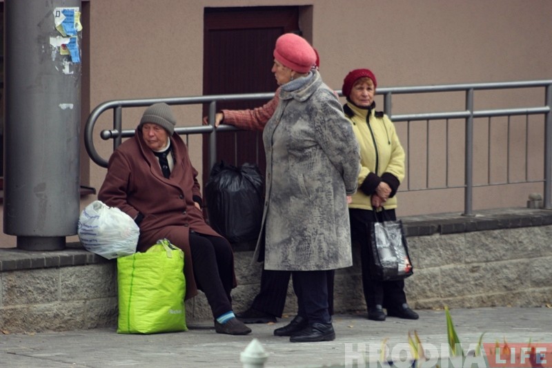 Пенсіянеры са Скідзельскага рынку: «Будзе нармальная пенсія - ніхто не будзе нелегальна гандляваць»