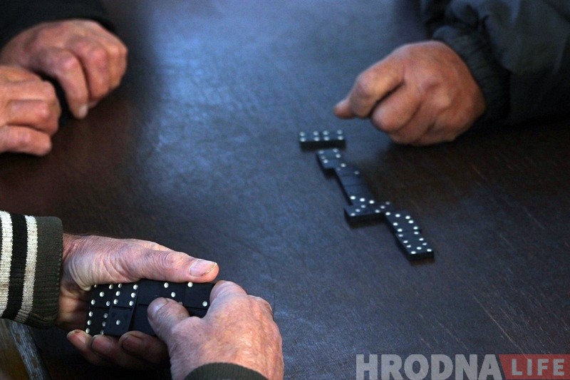 “Рыба” ўжо не крычым". Як у Гродне з савецкага часу гуляюць у даміно ў парку “Рыба” ўжо не крычым". Як у Гродне з савецкага часу гуляюць у даміно ў парку