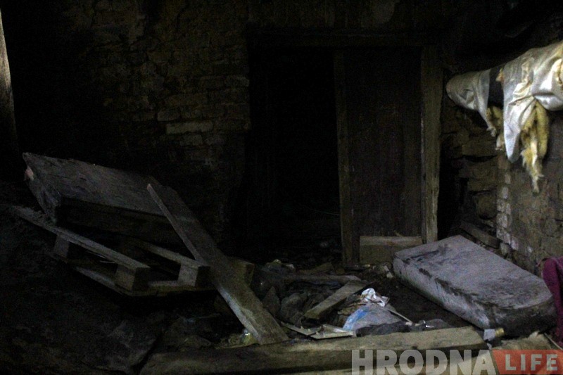 Незвычайная знаходка ў гродзенскіх падзямеллях: яўрэйская мацэва ляжала ў закінутым падвале Незвычайная знаходка ў гродзенскіх падзямеллях: яўрэйская мацэва ляжала ў закінутым падвале