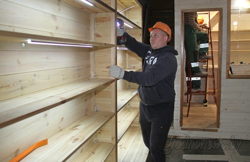 У Гродне пачаўся рамонт Каложскай царквы: рабочыя дэмантуюць старую драўляную сцяну